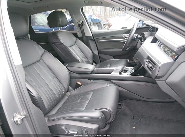 WA1VAAGE1MB004590 2021 AUDI E-TRON Gray Вид салону спереду