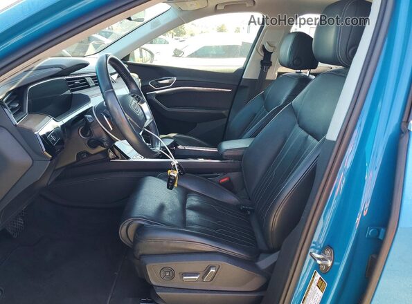 WA1VAAGEXKB010322 2019 AUDI E-TRON Blue წინა სალონის ხედი