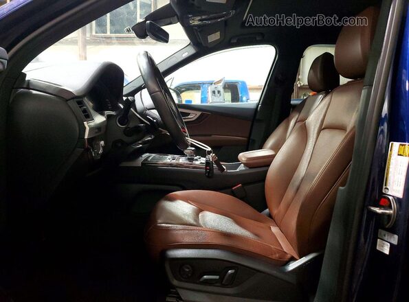 WA1WAAF75JD040922 2018 AUDI Q7 Blue Widok wnętrza z przodu