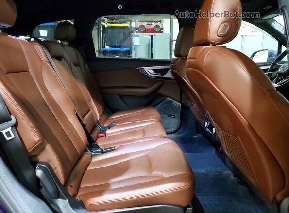 WA1WAAF75JD040922 2018 AUDI Q7 Blue Widok wnętrza z tyłu
