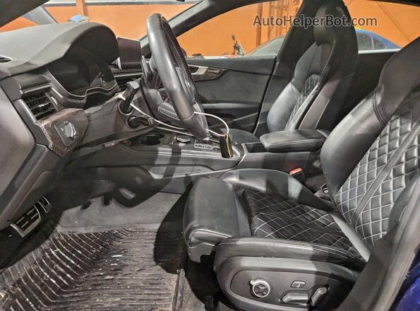 WAUC4CF55KA015576 2019 AUDI S5 Синий Вид салона спереди