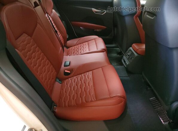 WAUDJBFW9N7003898 2022 AUDI E-TRON White Vista de los asientos traseros