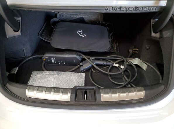 WAUDJBFW9N7003898 2022 AUDI E-TRON White Vista interior trasera