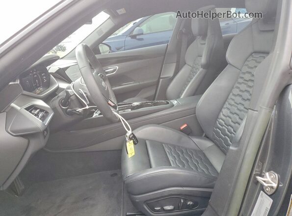WAUEJBFW3P7005573 2023 AUDI E-TRON Charcoal Widok wnętrza z przodu