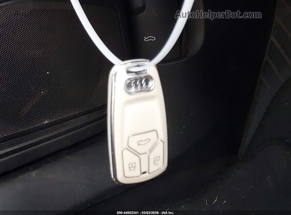 WAUGMAF42LA045374 2020 AUDI OTHER Белый Вид панели приборов