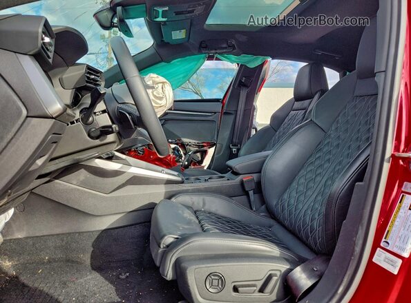 WAUH3DGY9NA004012 2022 AUDI S3 Красный Вид салона спереди