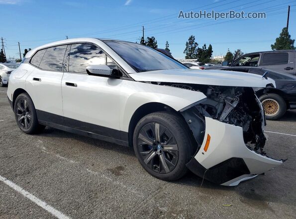 WB523CF00SCU13607 2025 BMW IX White Front right