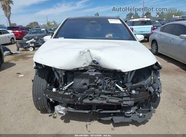 WB523CF01RCR96800 2024 BMW IX White Vista interior trasera