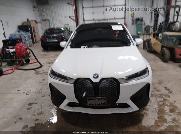 WB523CF04SCT18824 2025 BMW IX White 