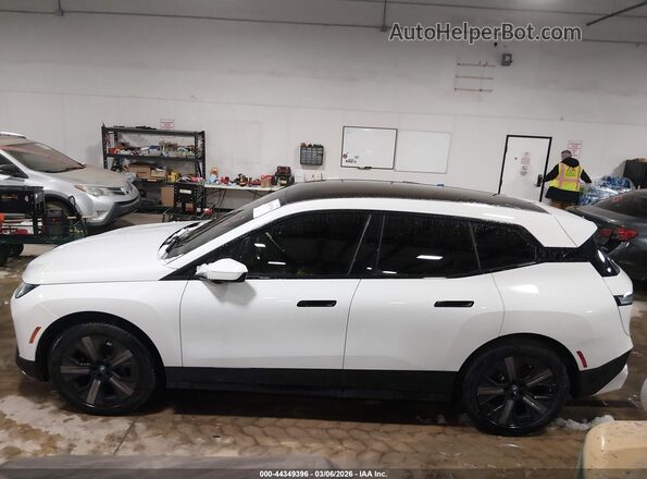 WB523CF04SCT18824 2025 BMW IX White 