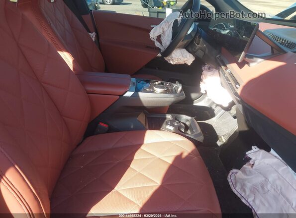 WB523CF08SCU44619 2025 BMW IX Черный Вид салона спереди