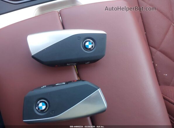WB523CF08SCU44619 2025 BMW IX Черный Вид панели приборов