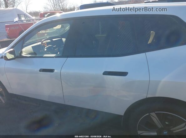 WB523CF09RCR60501 2024 BMW IX White 