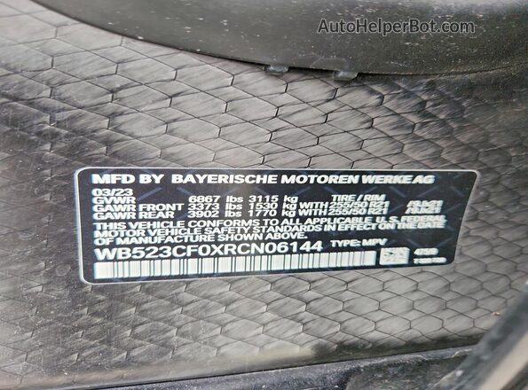 WB523CF0XRCN06144 2024 BMW IX Black Widok naklejki z numerem VIN