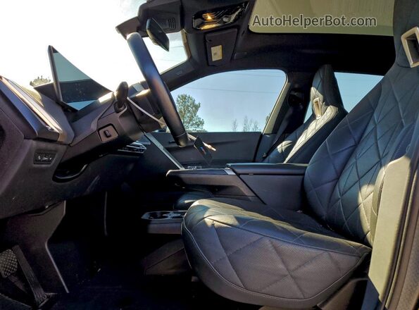 WB533CF0XPCL96472 2023 BMW IX Black Vista interior delantera