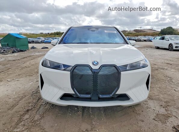 WB543CF00TCV95299 2026 BMW IX White Вид спереду