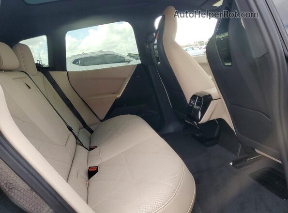 WB543CF00TCV95299 2026 BMW IX White Вид задньої частини салону