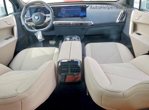 WB543CF00TCV95299 2026 BMW IX White Вид панелі приладів