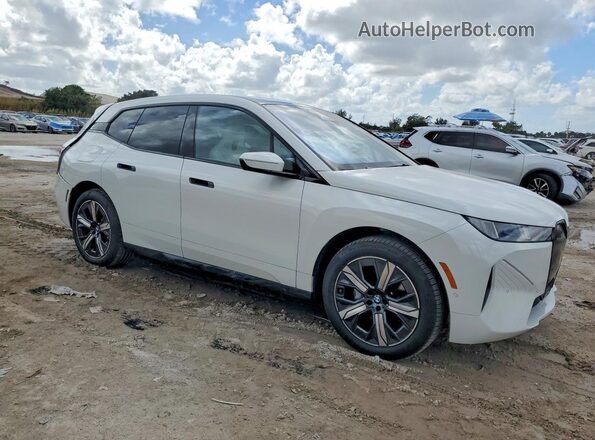 WB543CF00TCV95299 2026 BMW IX White Передня права чверть