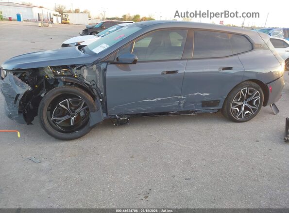 WB543CF01TCW65392 2026 BMW IX Gray Вид спереду