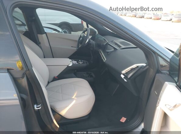 WB543CF01TCW65392 2026 BMW IX Gray Вид салону спереду