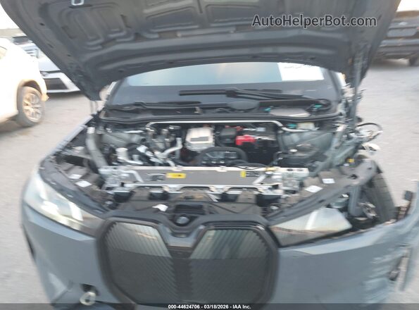 WB543CF01TCW65392 2026 BMW IX Gray Вид ззаду