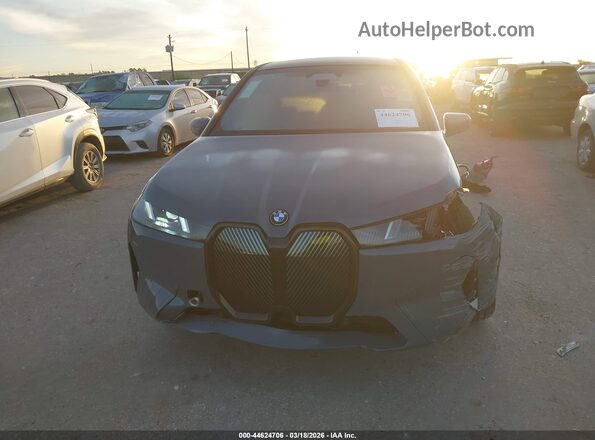 WB543CF01TCW65392 2026 BMW IX Gray Вид задньої частини салону