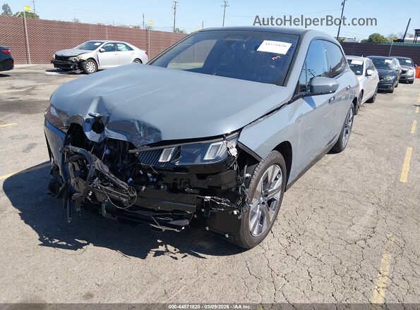 WB553CF08TCV17843 2026 BMW IX Gray Vista tres cuartos delantera izquierda