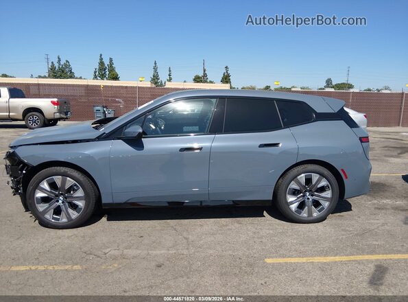 WB553CF08TCV17843 2026 BMW IX Gray Vista interior de 360 grados