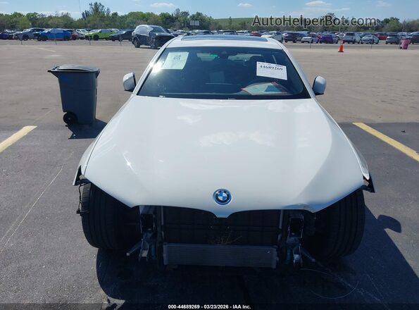 WBA13AG01NCH82967 2022 BMW 5 SERIES Белый Вид задней части салона