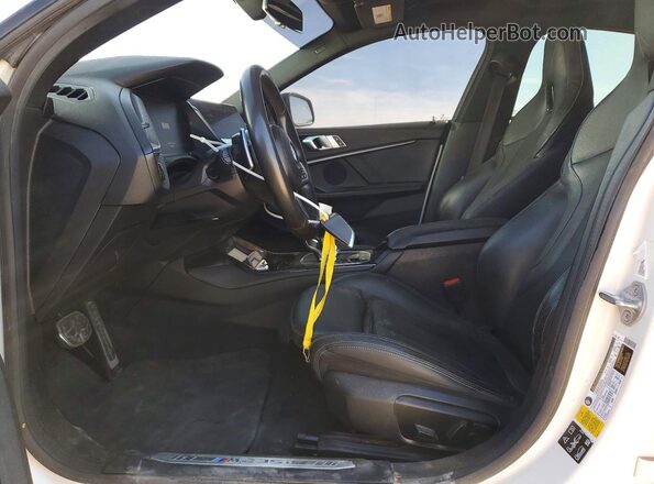 WBA13AL02L7F56996 2020 BMW M2 White Widok wnętrza z przodu