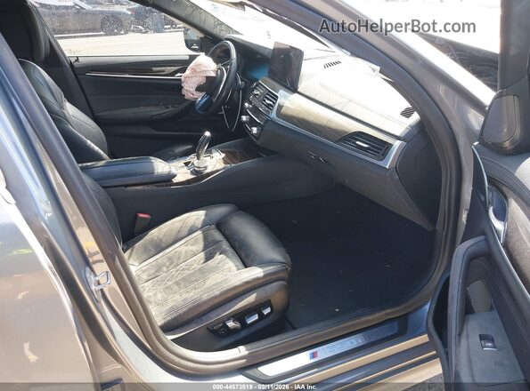 WBA13BK03PCN80581 2023 BMW M5 Gray წინა სალონის ხედი
