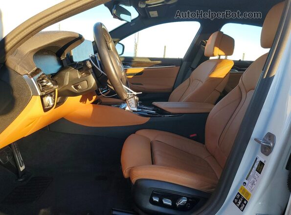 WBA13BK09PCM16705 2023 BMW M5 White Вид салону спереду