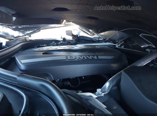 WBA13FK09SCU34654 2025 BMW 5 SERIES Silver Вид ззаду