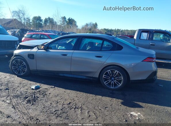 WBA13FK09SCU34654 2025 BMW 5 SERIES Silver Панорамний вид салону 360°
