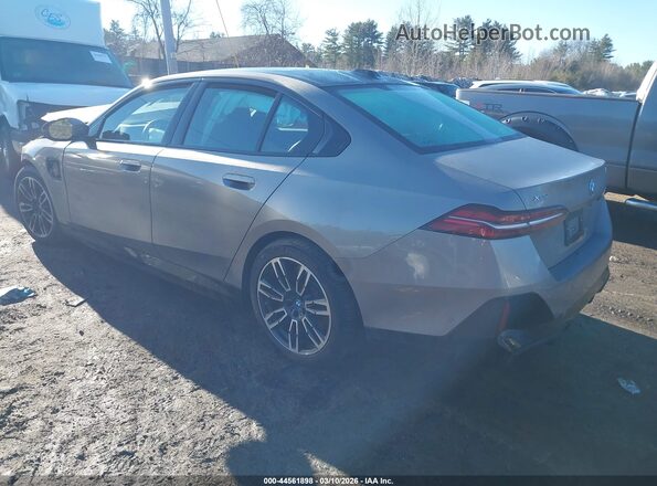 WBA13FK09SCU34654 2025 BMW 5 SERIES Silver Задня ліва чверть