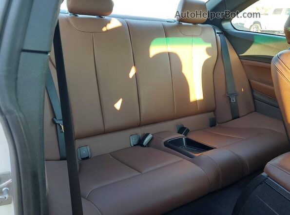 WBA1G9C57GV598609 2016 BMW 2 SERIES White Vista de los asientos traseros