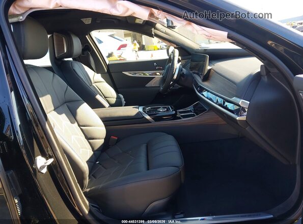 WBA23EH0XSCV64593 2025 BMW 7 SERIES Black Вид салону спереду