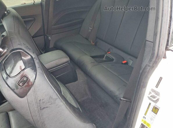 WBA2J5C53JVC07349 2018 BMW M2 White Widok tylnych siedzeń