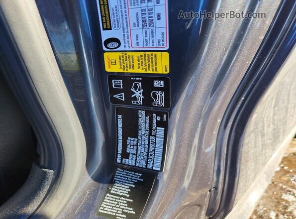 WBA2L3C31HV667338 2017 BMW M2 Gray Vista del compartimento del motor