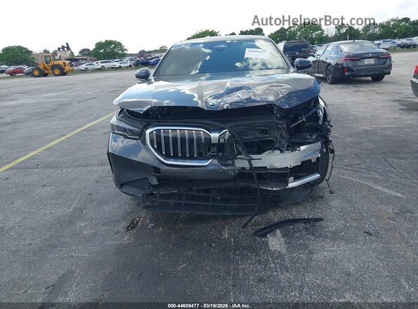 WBA43FJ06SCT35398 2025 BMW 5 SERIES Gray Вид спереду