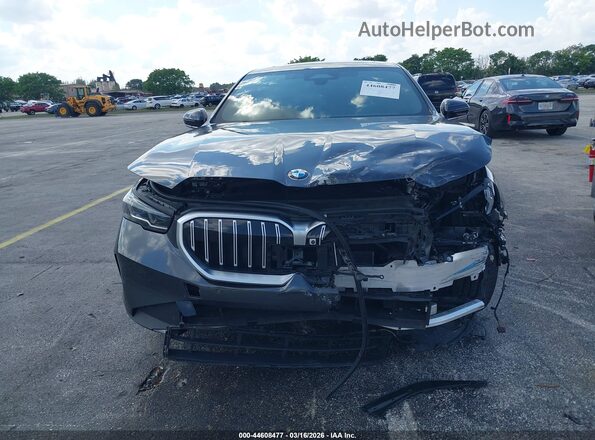 WBA43FJ06SCT35398 2025 BMW 5 SERIES Gray Вид задньої частини салону