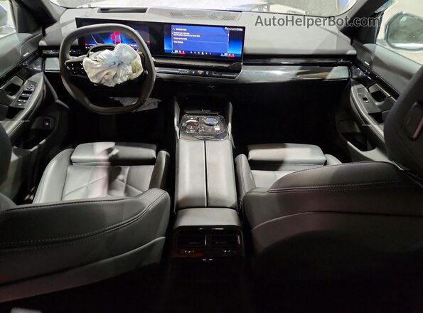 WBA43FJ07SCU74519 2025 BMW 5 SERIES Black Առջևի վահանակի տեսք