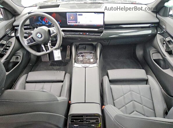 WBA43FJ07TCW37400 2026 BMW 5 SERIES Серый Вид панели приборов