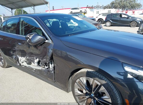 WBA43FJ0XRCR87855 2024 BMW 5 SERIES Gray წინა ხედი