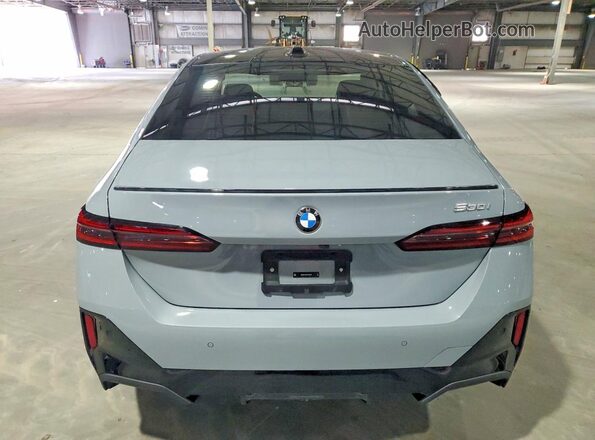 WBA43FJ0XRCS22483 2024 BMW 5 SERIES Серый Вид сзади
