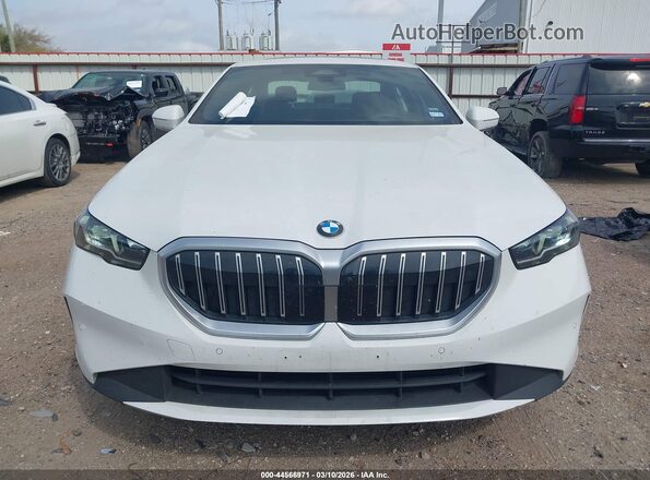 WBA43FJ0XTCV72932 2026 BMW 5 SERIES White Սարքավորումների վահանակի տեսք
