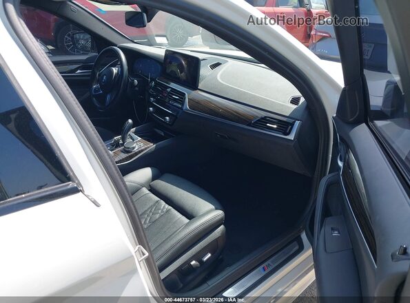 WBA53BH0XPCM92832 2023 BMW 5 SERIES White Vista interior delantera