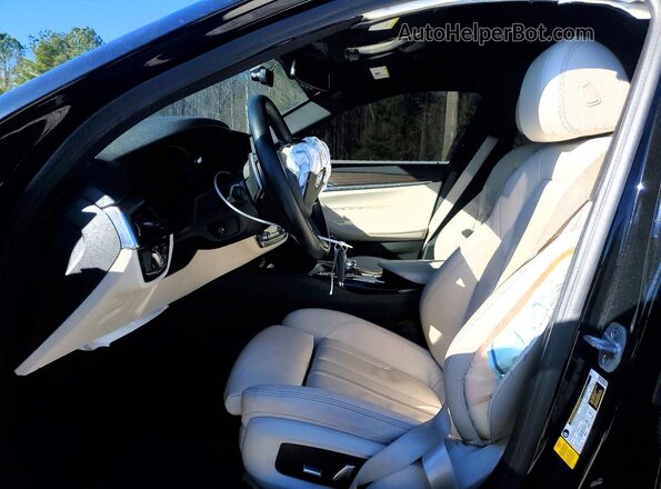 WBA53BJ0XNWX58453 2022 BMW 5 SERIES Black Widok wnętrza z przodu