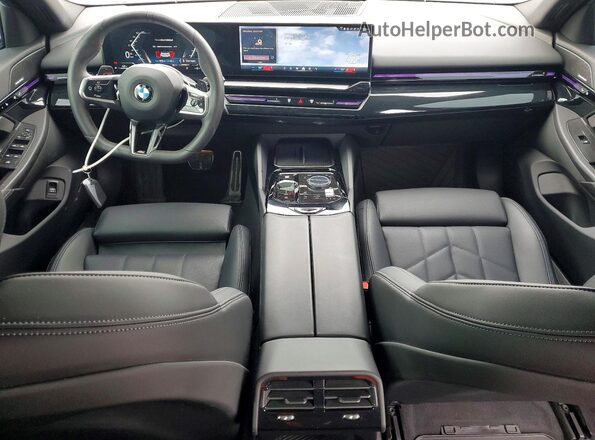 WBA53FJ00SCU16160 2025 BMW 5 SERIES White Vista del salpicadero